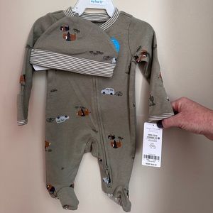 Newborn boy onesie and hat